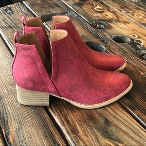 BURGUNDY BOOTIE